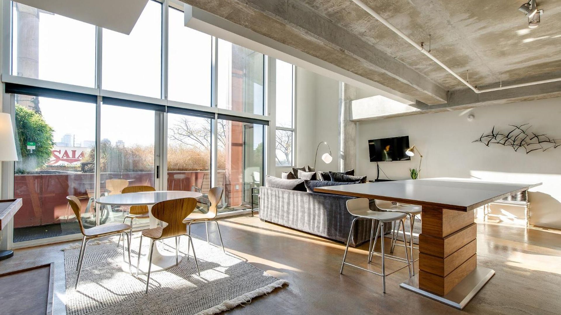 Artsy Chic 1br 30day Min With Wifi Ac Parking Tv Furnished Rooftop *