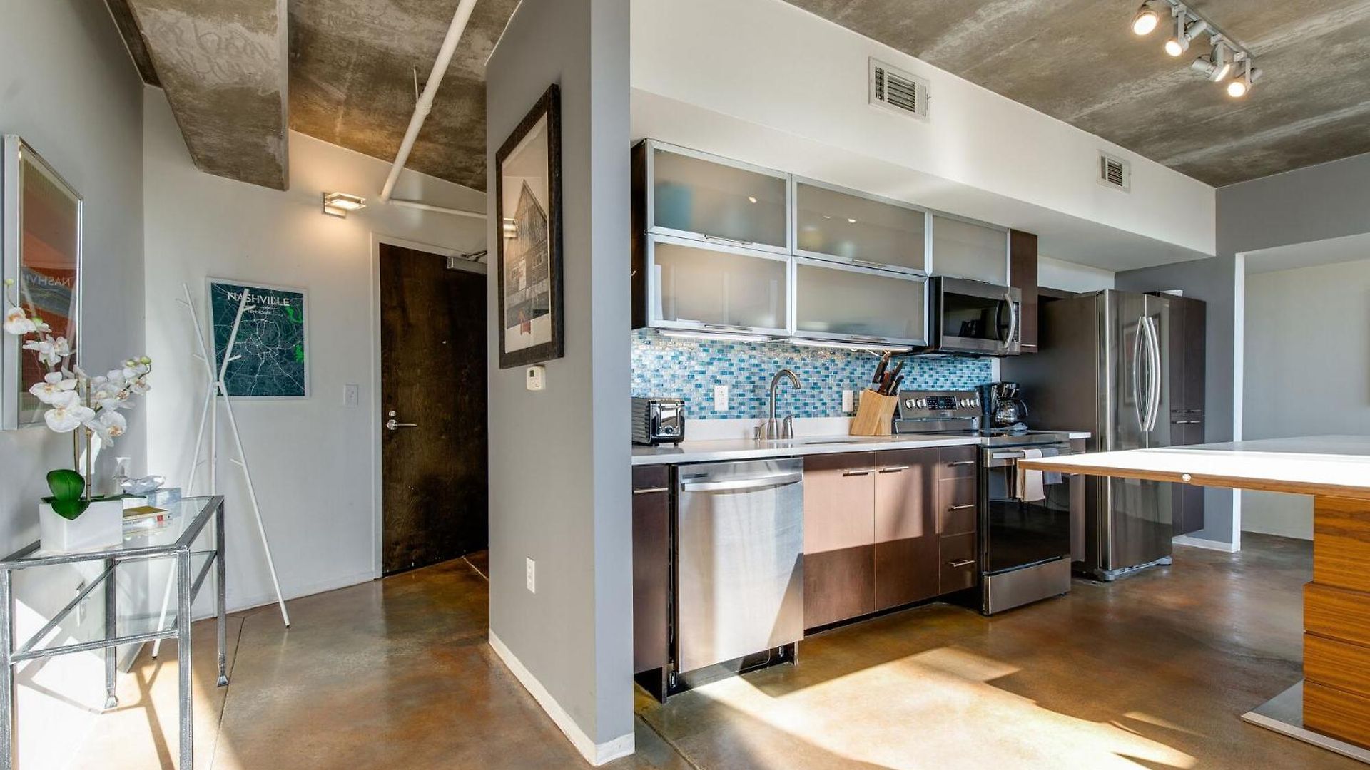 Holiday home Artsy Chic 1br 30day Min With Wifi Ac Parking Tv Furnished Rooftop Nashville