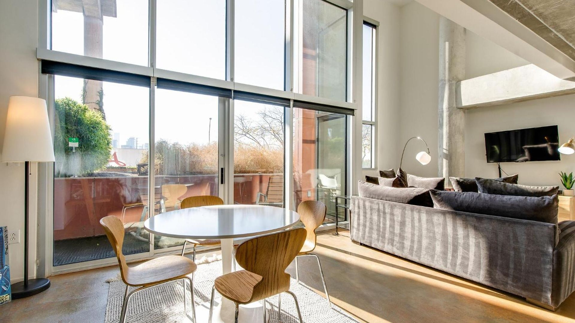 Artsy Chic 1br 30day Min With Wifi Ac Parking Tv Furnished Rooftop Holiday home Nashville