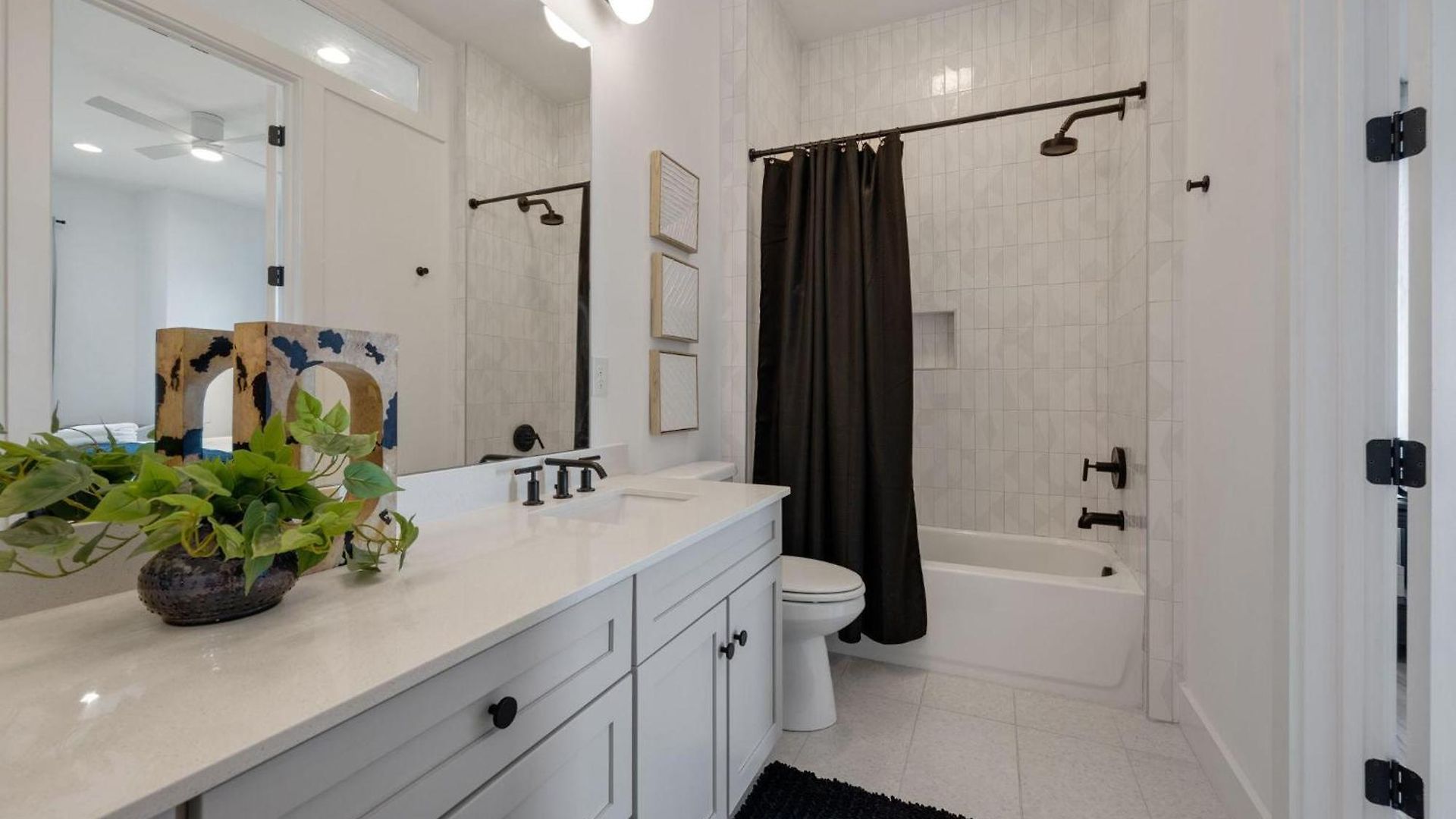Holiday home - 1400 Napoleon St.