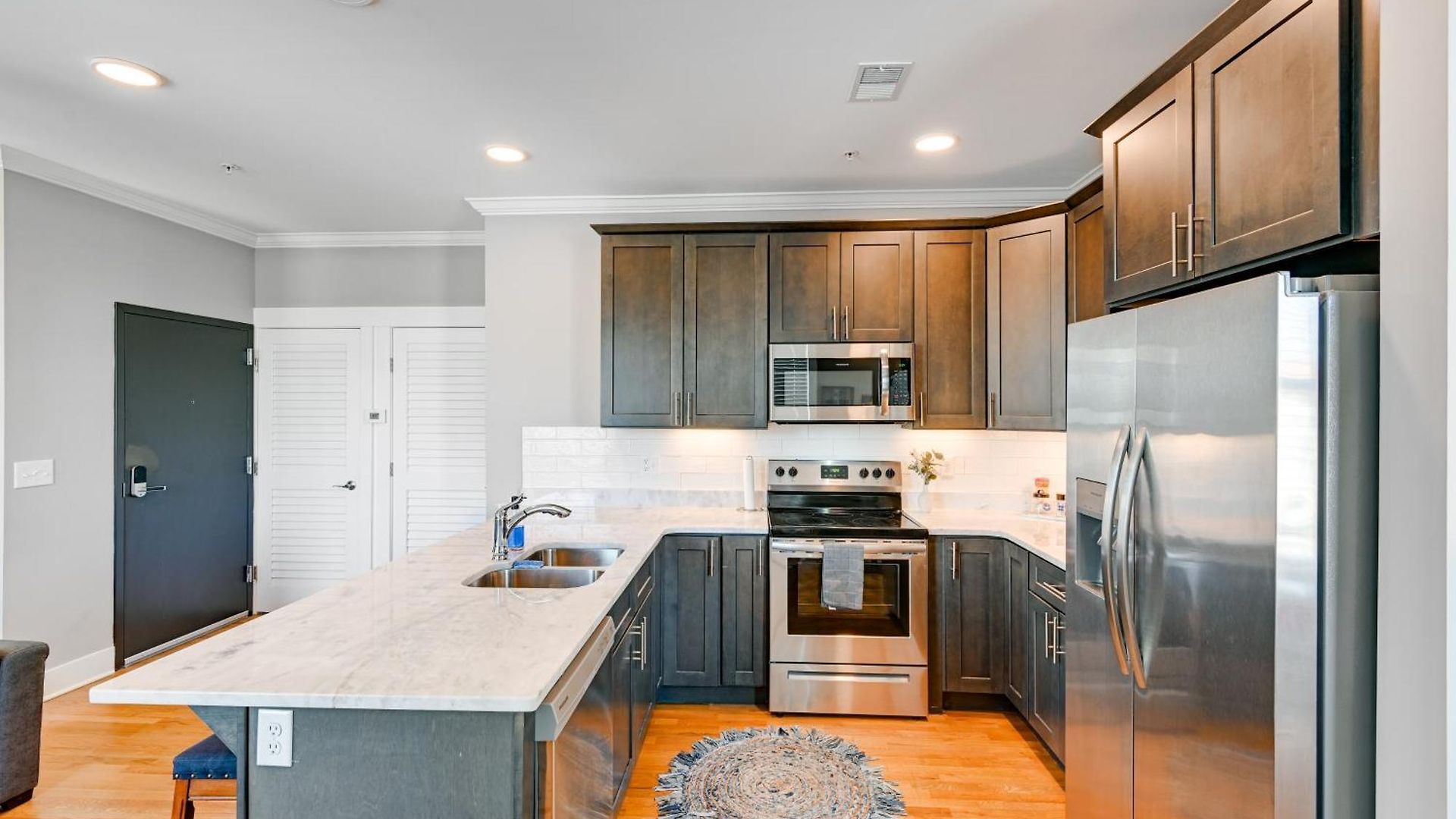 Modern Condo: Walk To Local Breweries! Holiday home