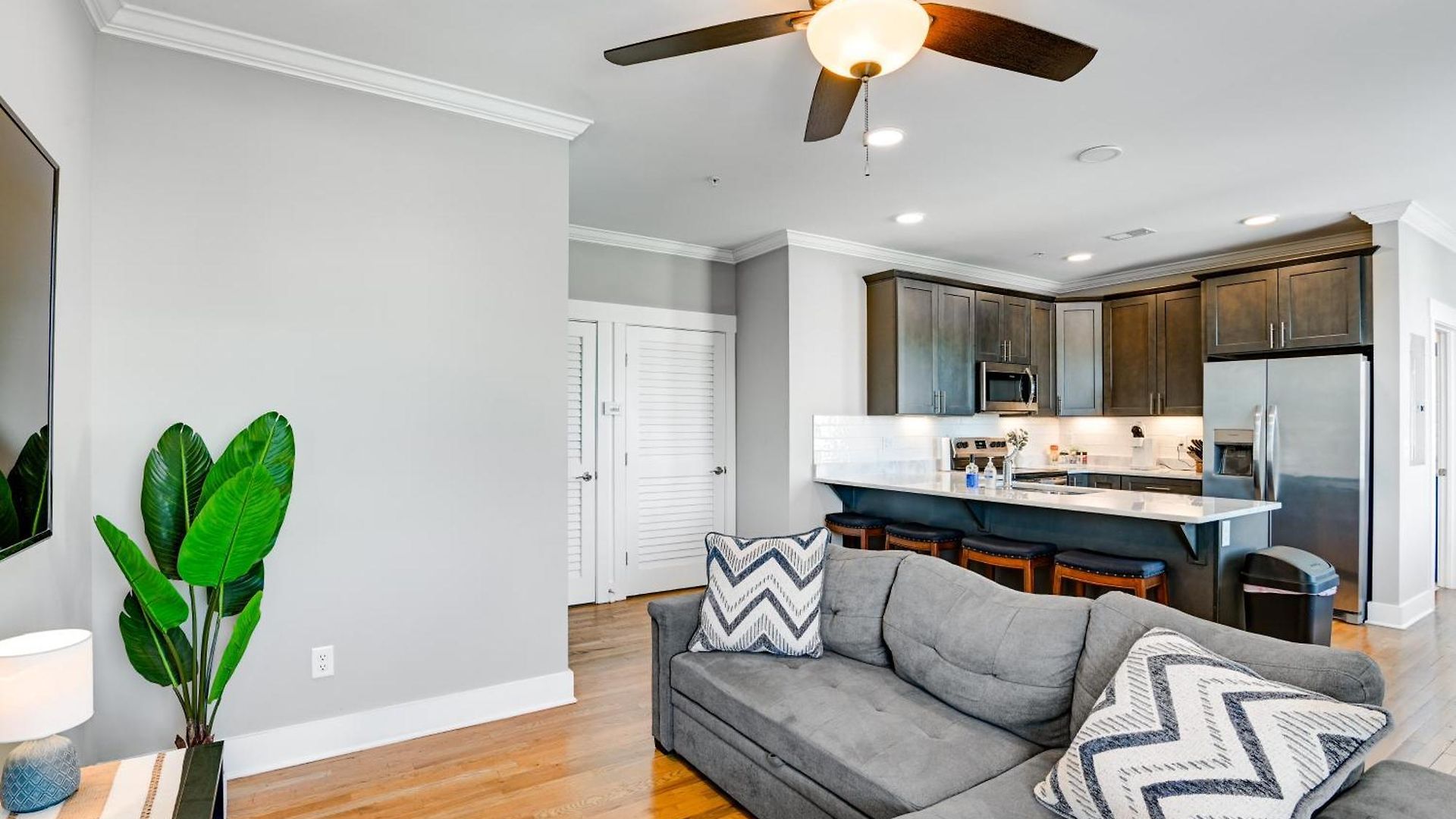 Modern Condo: Walk To Local Breweries! Holiday home *