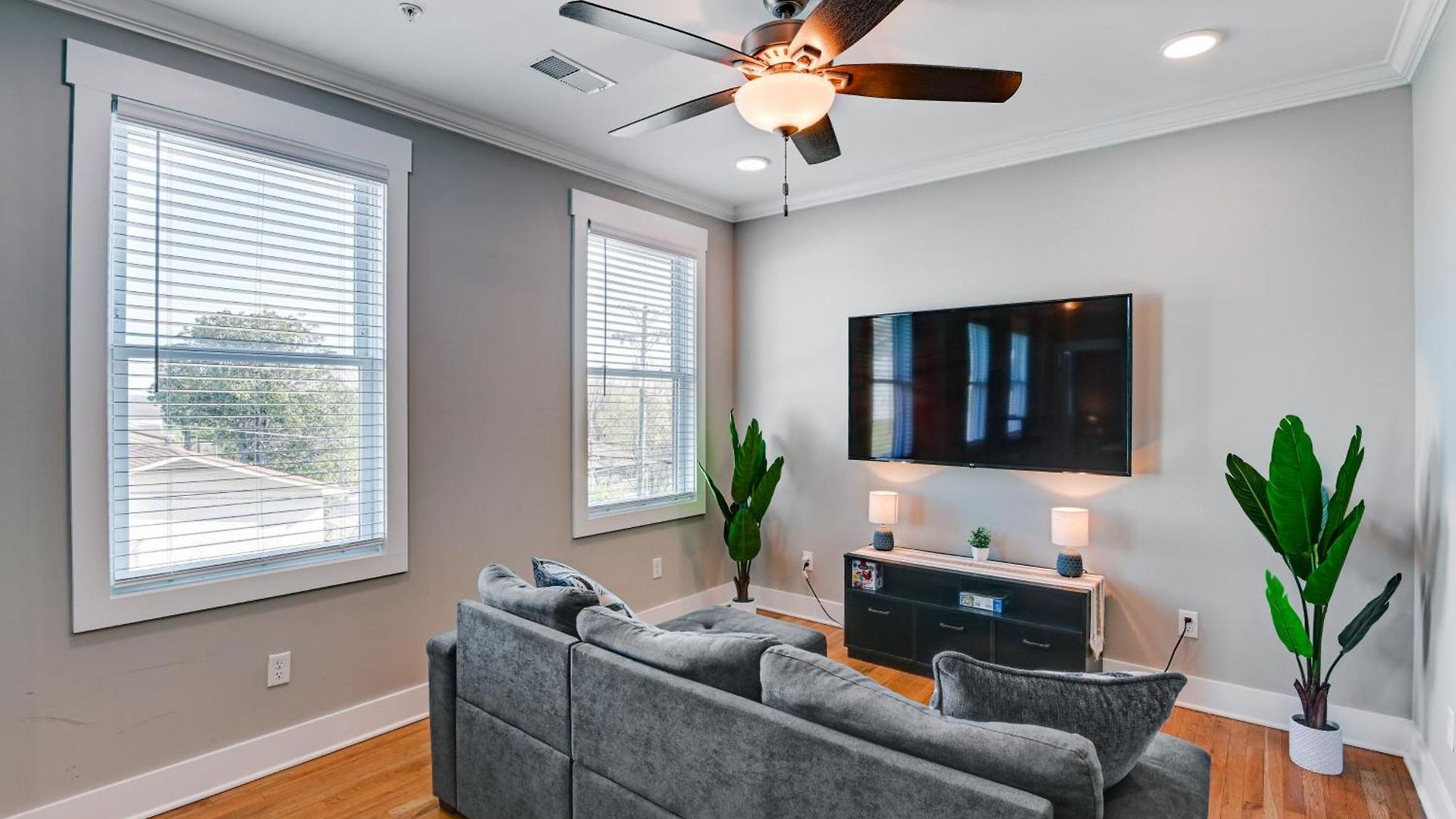 Modern Condo: Walk To Local Breweries! * Nashville