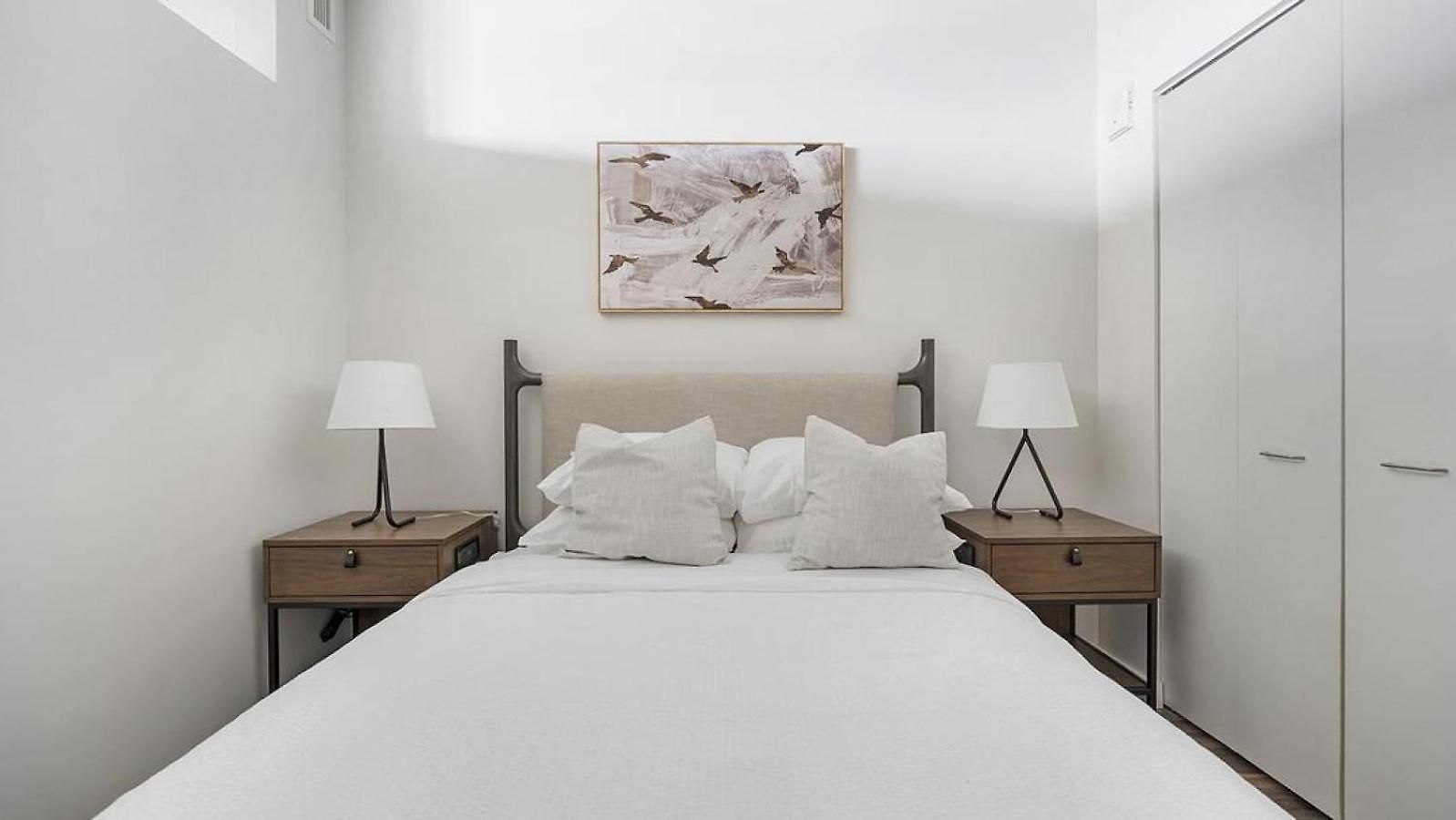 Apartment Landing Modern With Amazing Amenities