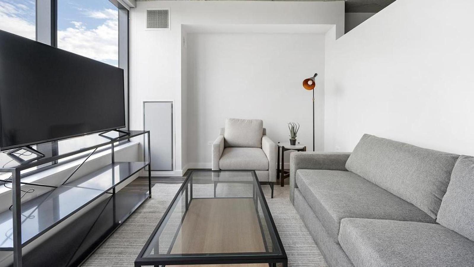 Landing Modern With Amazing Amenities Apartment