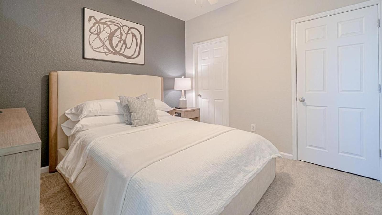 Apartment Landing Modern With Amazing Amenities *