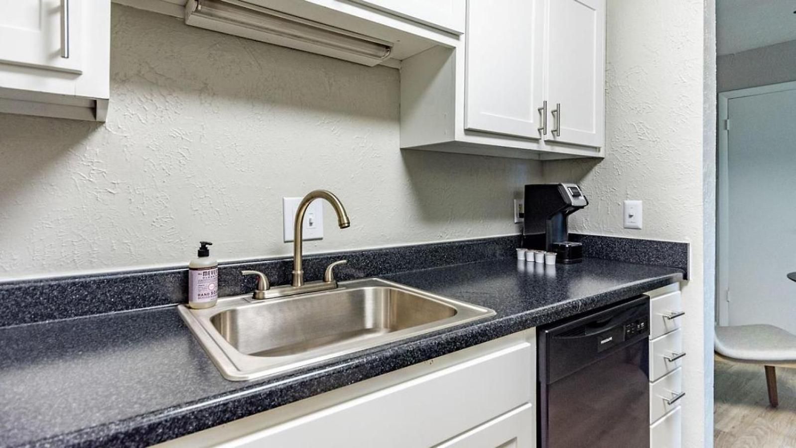 Landing Modern With Amazing Amenities Nashville