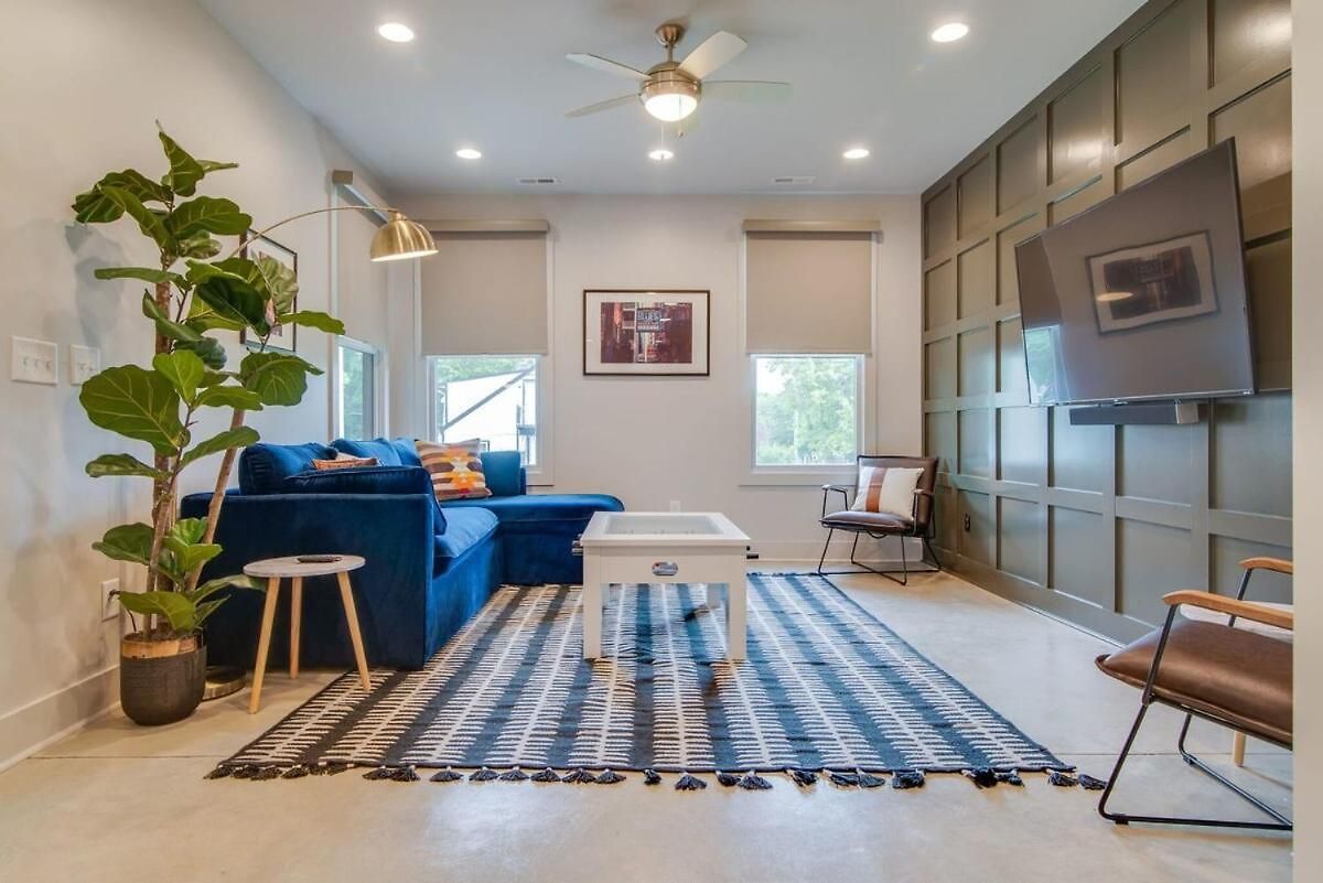 Charming East Duplex For 20 Holiday home