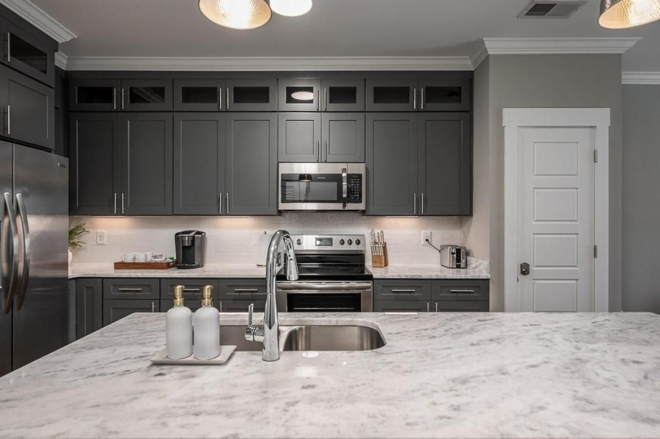 2-bedroom Penthouse With Rooftop & Free Parking *
