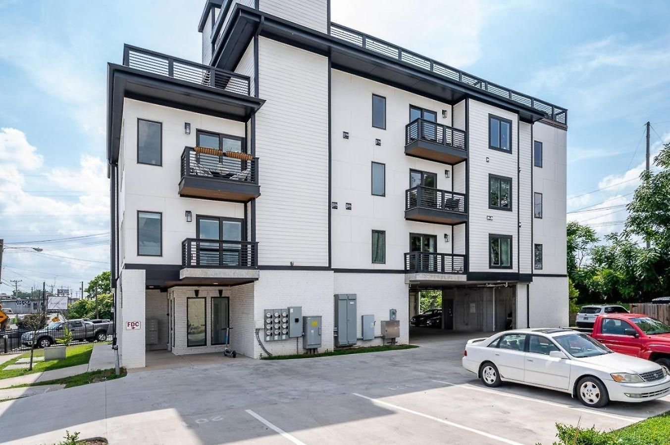 2-bedroom Penthouse With Rooftop & Free Parking * Nashville