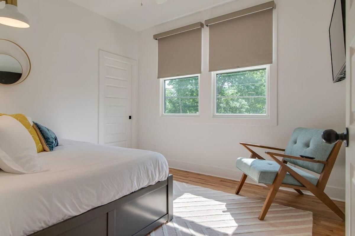 Charming East Duplex For 20