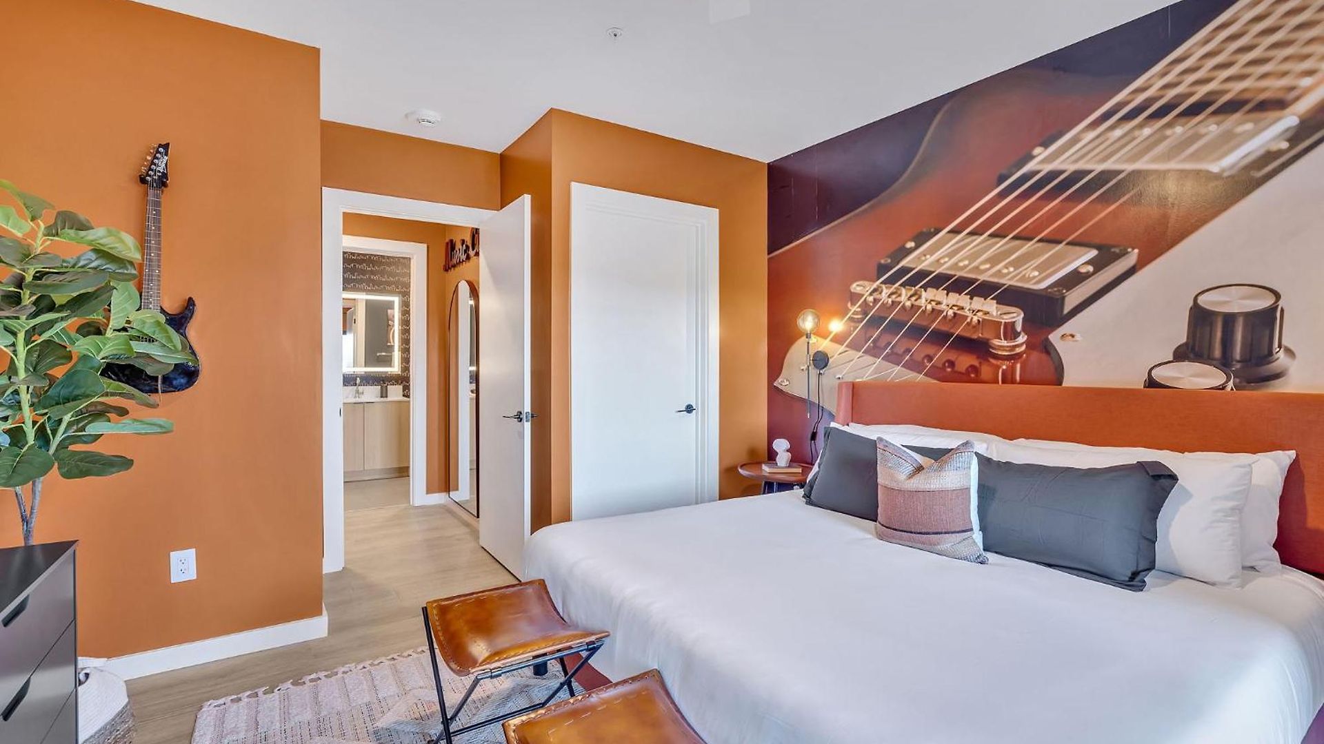 The Stage In Downtown W Pool/gym | Walk To Broadway Holiday home *