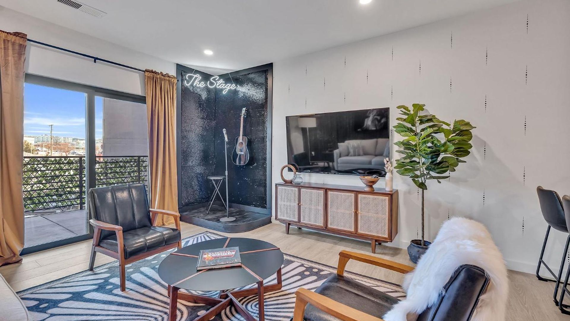 The Stage In Downtown W Pool/gym | Walk To Broadway *
