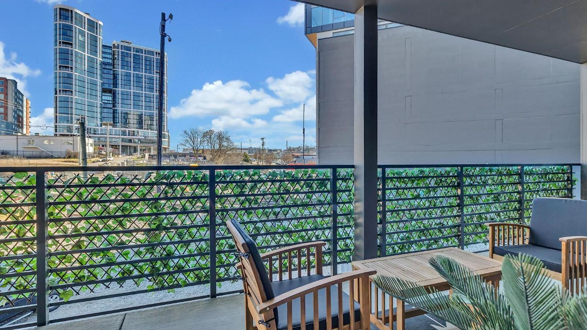 The Stage In Downtown W Pool/gym | Walk To Broadway Holiday home *