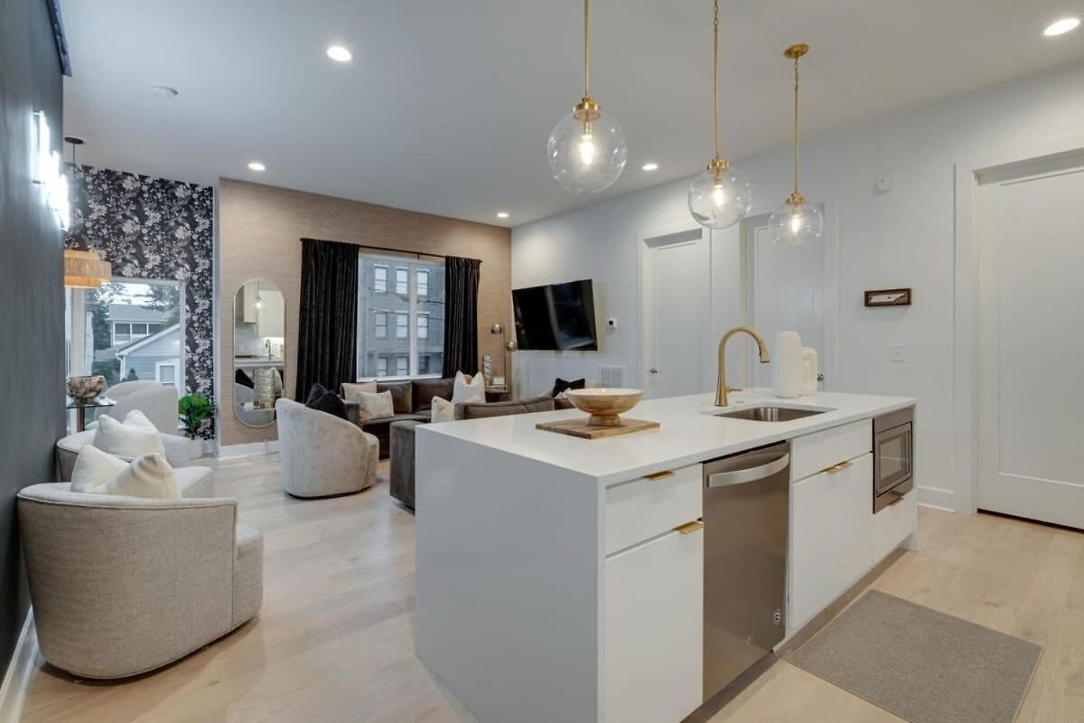 Luxury Townhouse With Rooftop Deck Less Than 10 Mins To Downtown * Nashville