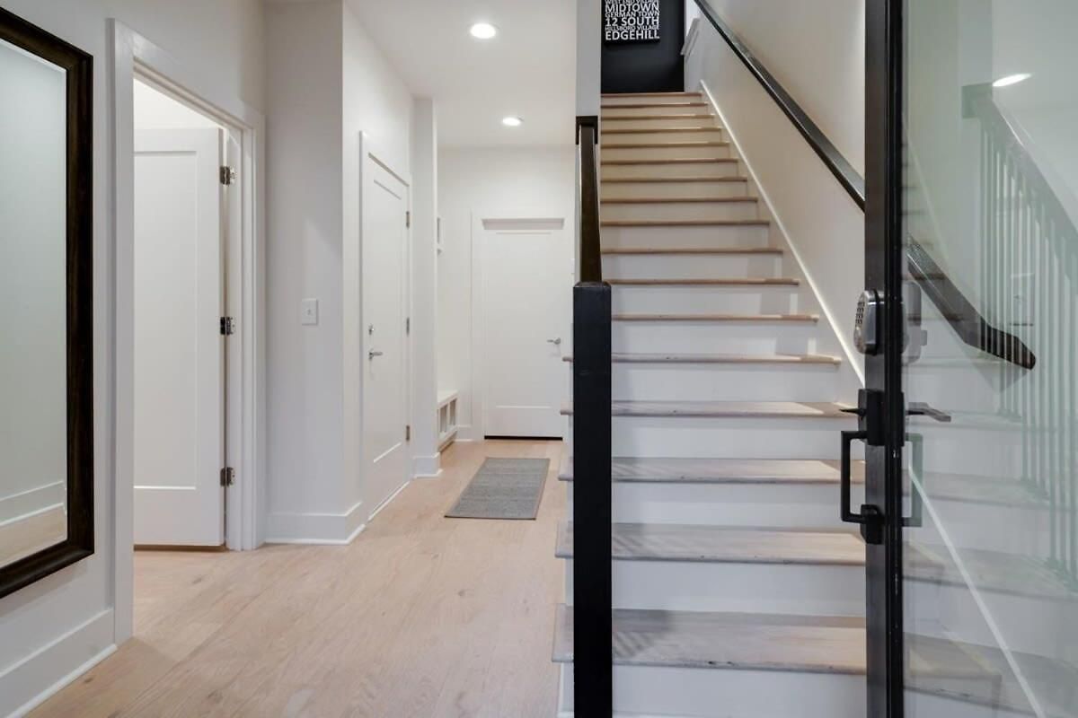 Luxury Townhouse With Rooftop Deck Less Than 10 Mins To Downtown Nashville