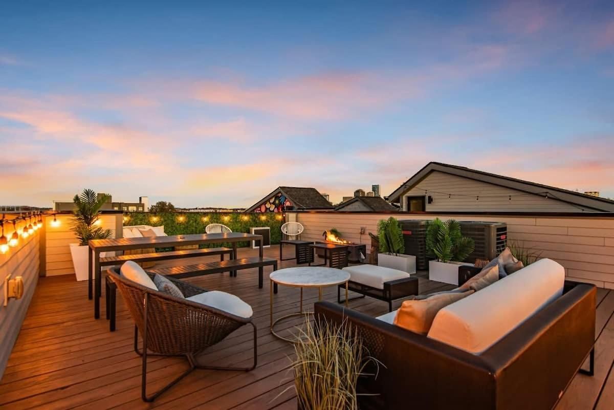 Luxury Townhouse With Rooftop Deck Less Than 10 Mins To Downtown Nashville