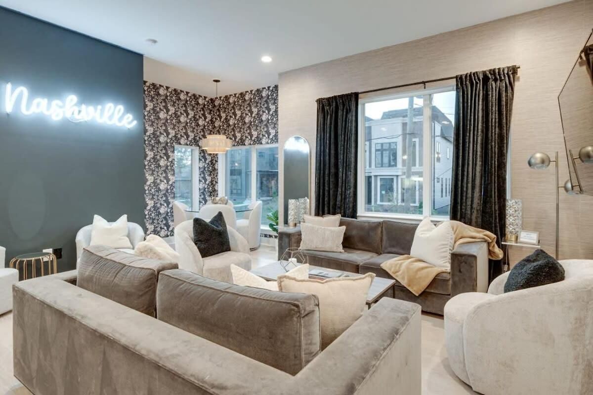 Holiday home Luxury Townhouse With Rooftop Deck Less Than 10 Mins To Downtown