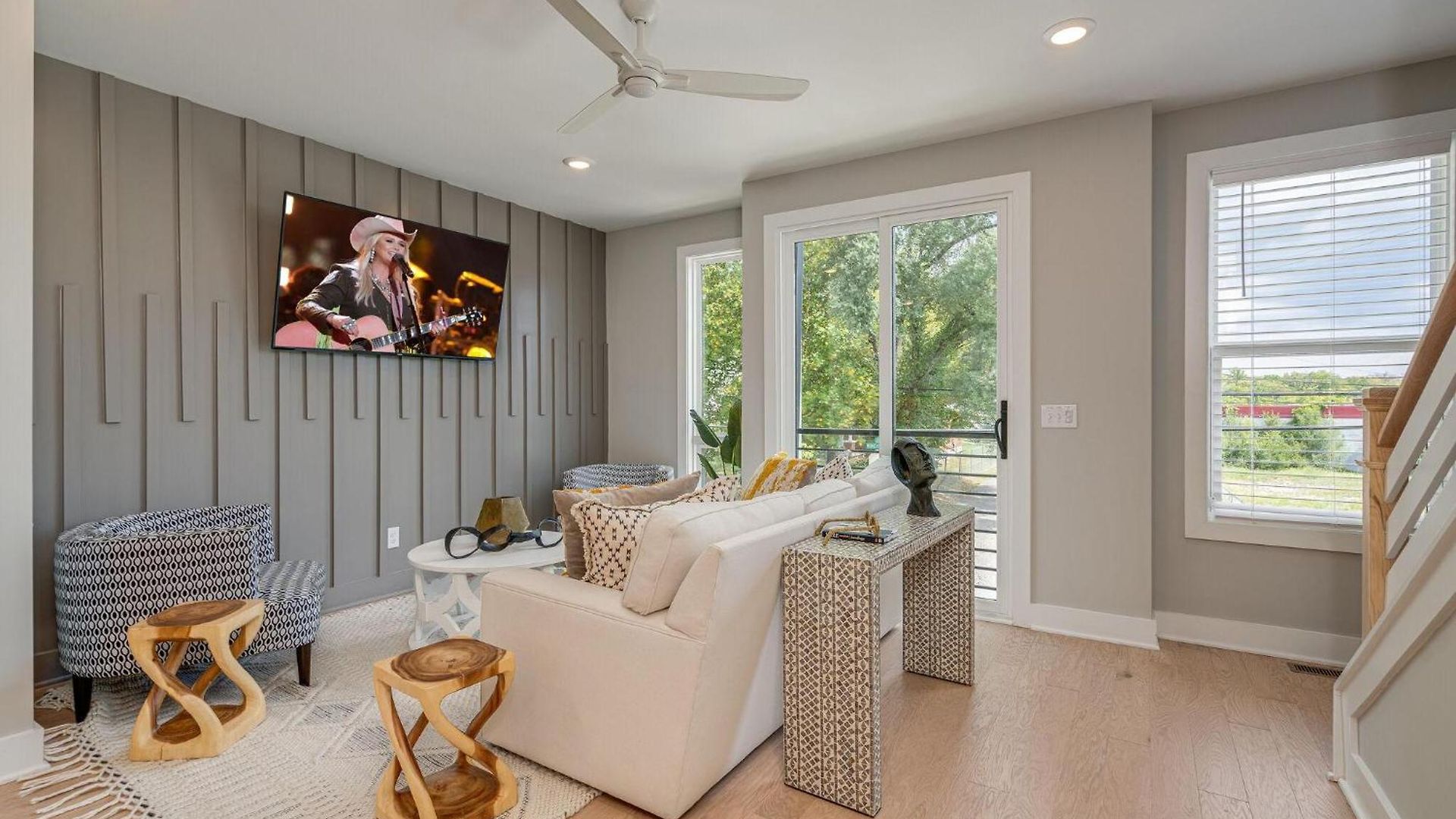 - 1308 Montgomery Ave Unit 2 *
