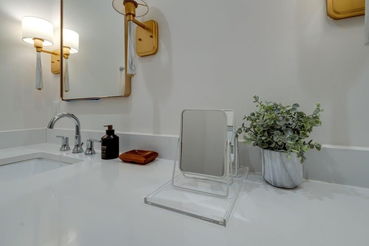 Luxury Townhouse With Rooftop Deck Less Than 10 Mins To Downtown Nashville