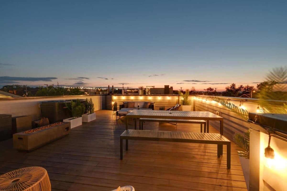 Luxury Townhouse With Rooftop Deck Less Than 10 Mins To Downtown *