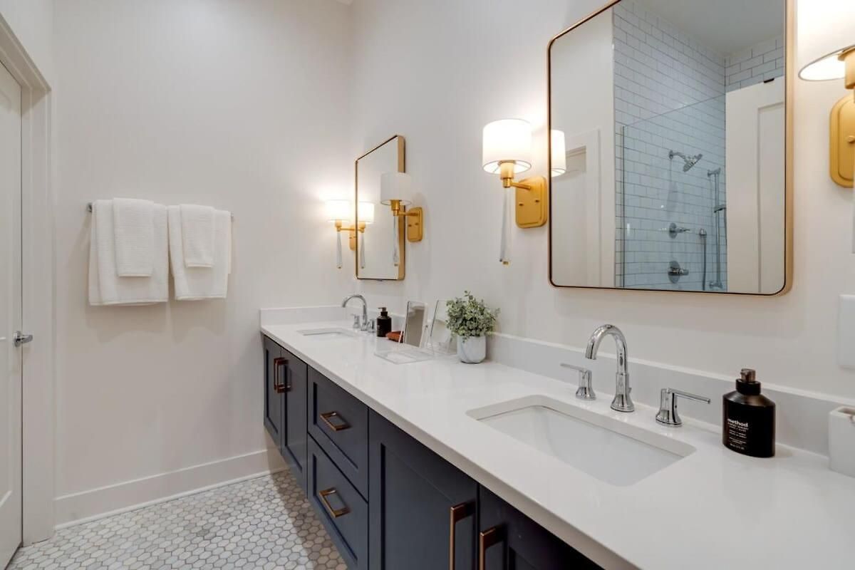 Luxury Townhouse With Rooftop Deck Less Than 10 Mins To Downtown