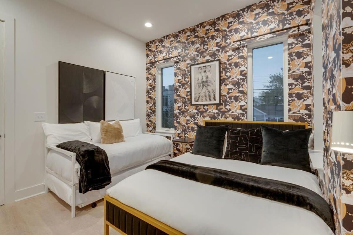 Luxury Townhouse With Rooftop Deck Less Than 10 Mins To Downtown * Nashville