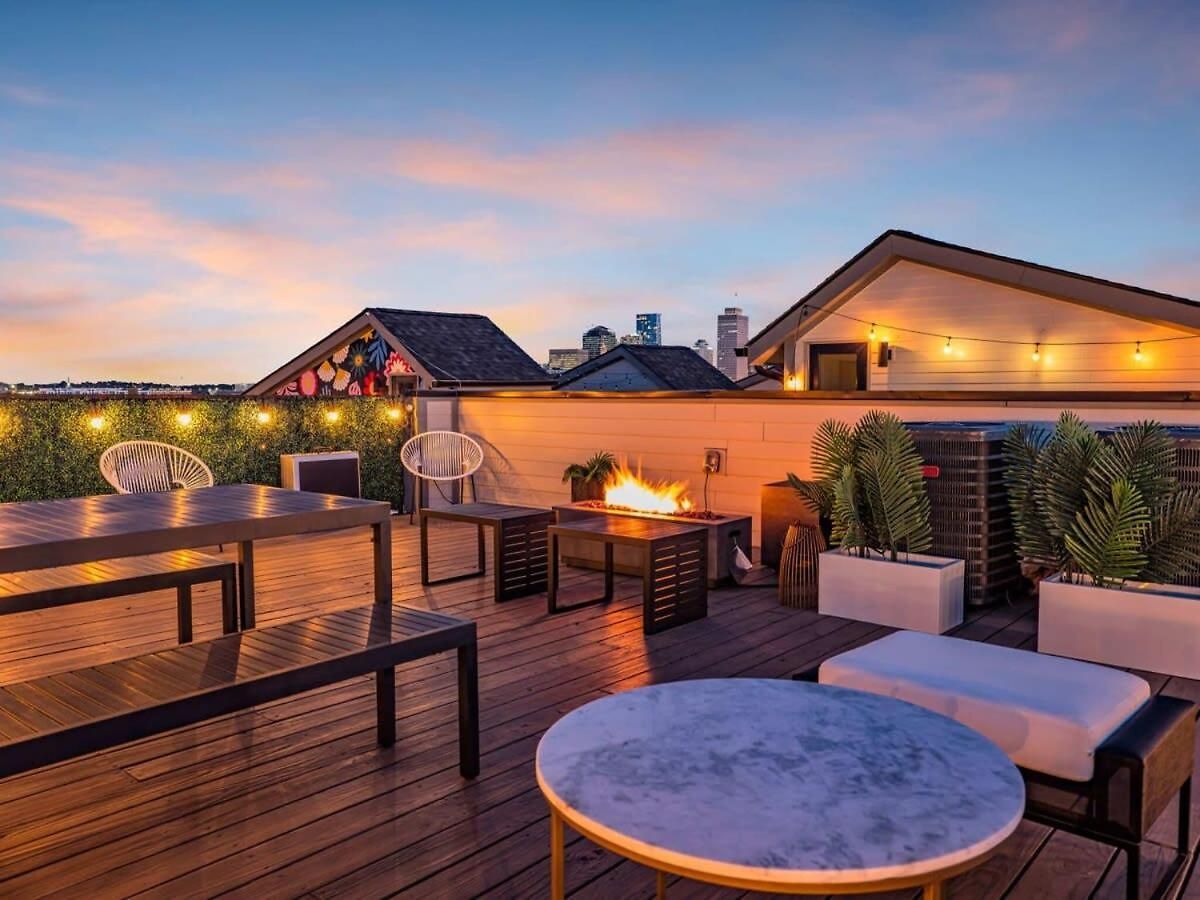 Luxury Townhouse With Rooftop Deck Less Than 10 Mins To Downtown
