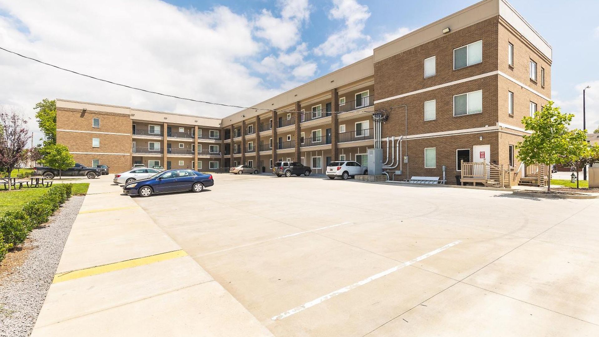 Apartment Near Downtown Walk To Restaurants, Bars & Music *