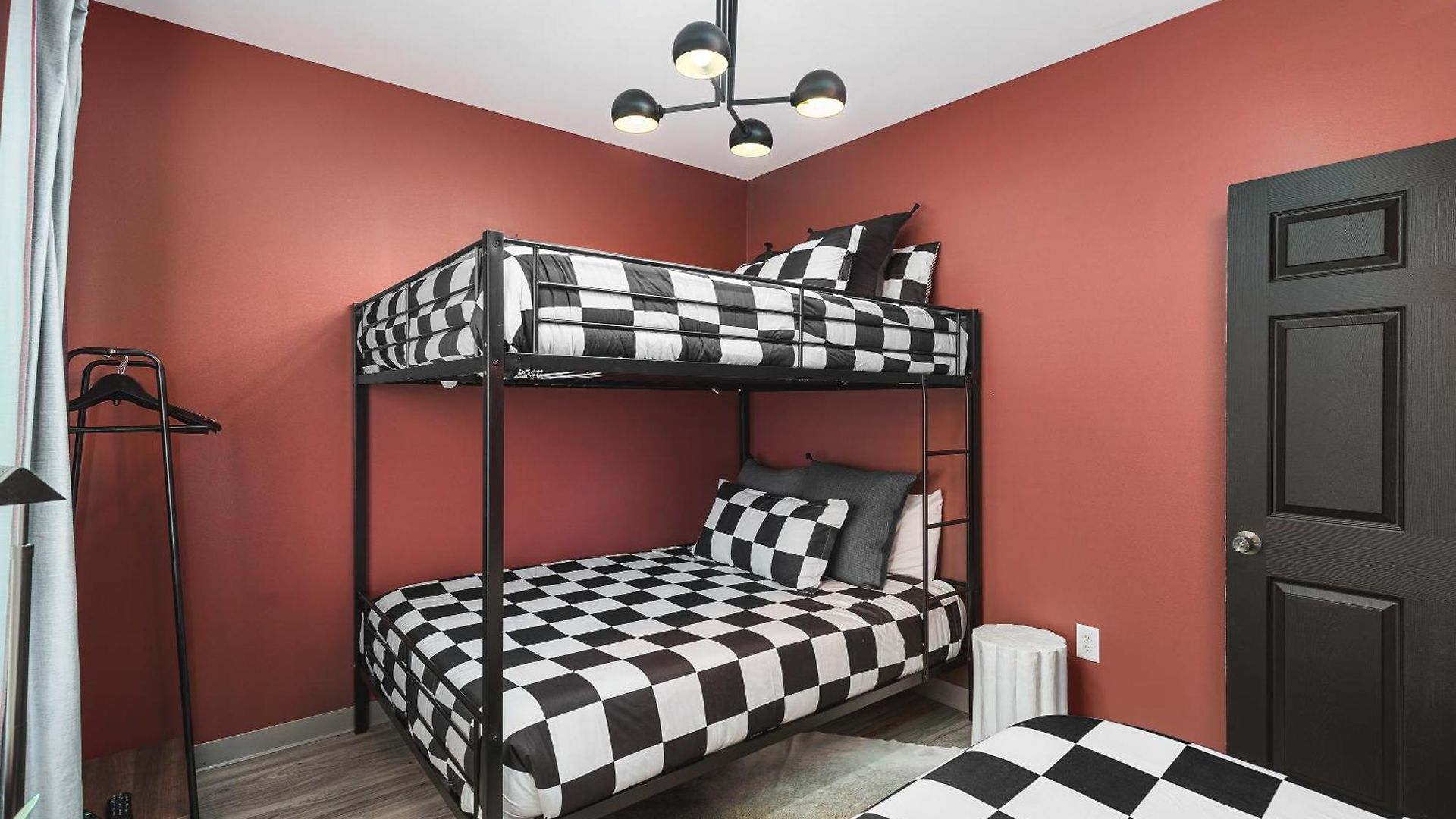 Apartment Near Downtown Walk To Restaurants, Bars & Music *