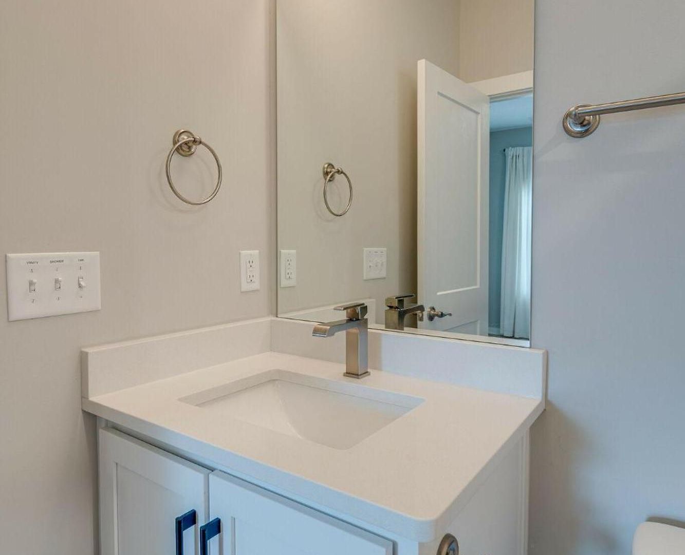 - 1308 Montgomery Ave Unit 2