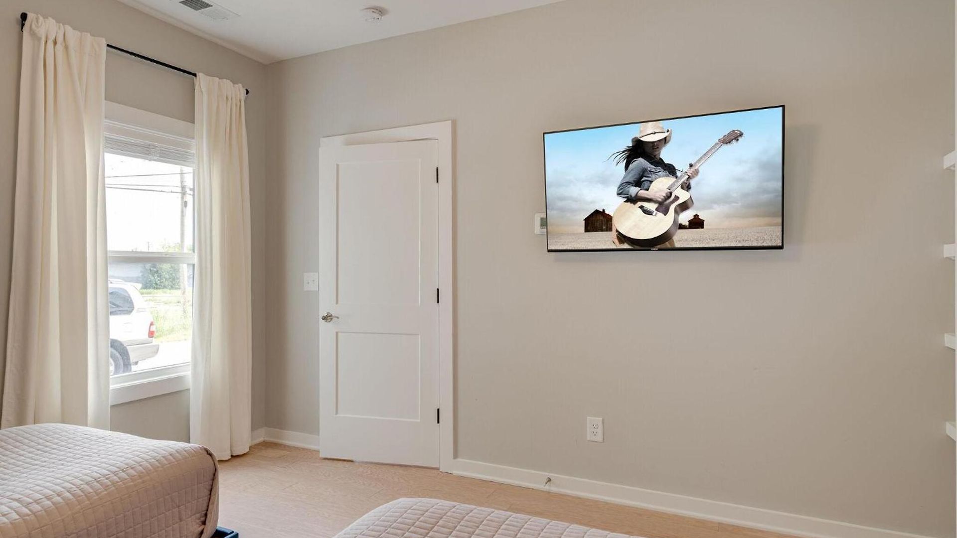 Holiday home - 1308 Montgomery Ave Unit 2 *