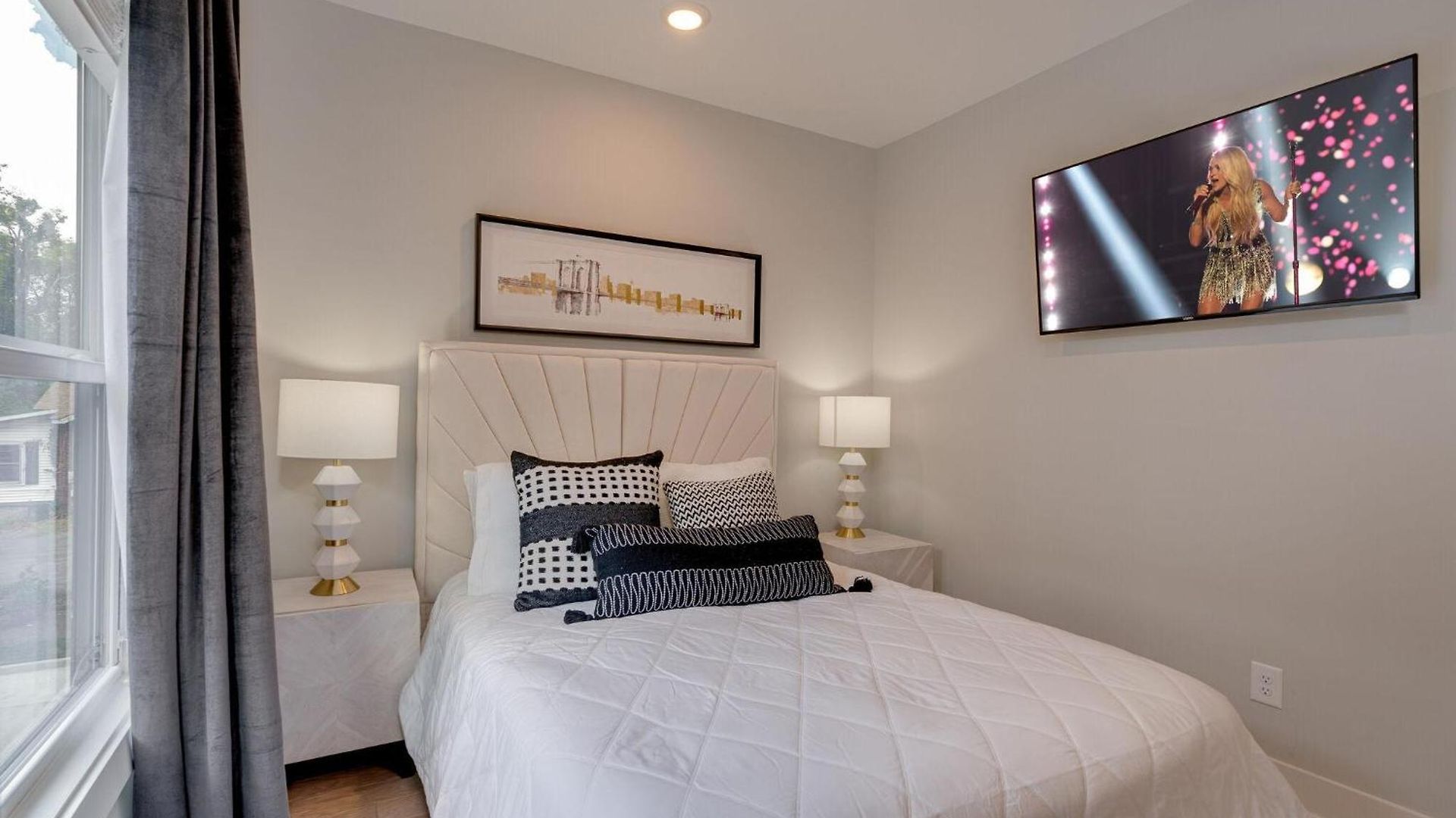 - 1308 Montgomery Ave Unit 2 *