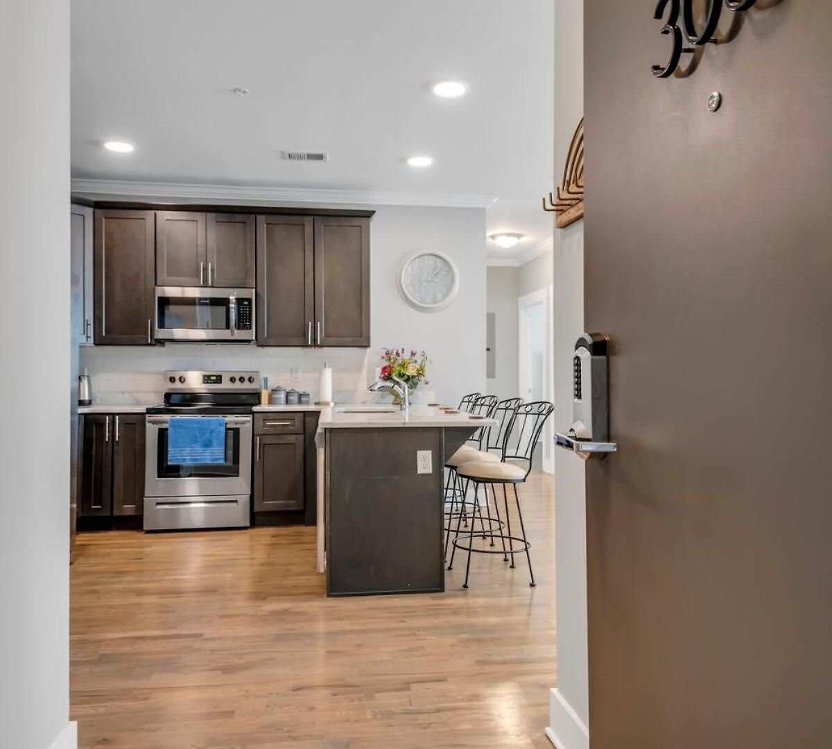 Holiday home Modern Nations - Walkable - 5 Mi Downtown Nashville