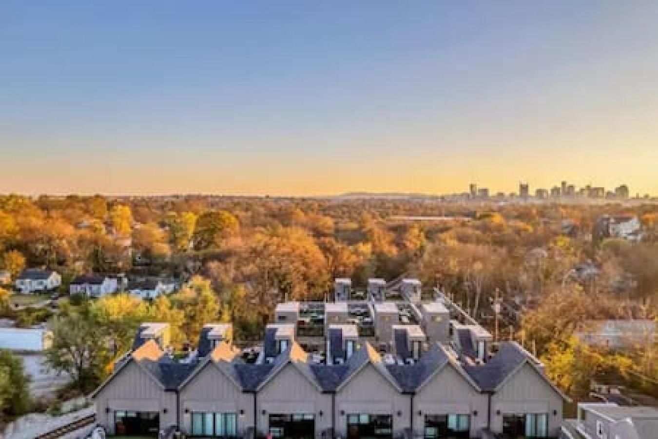 Modern With Large Patio Rooftop Deck And Garage Holiday home *