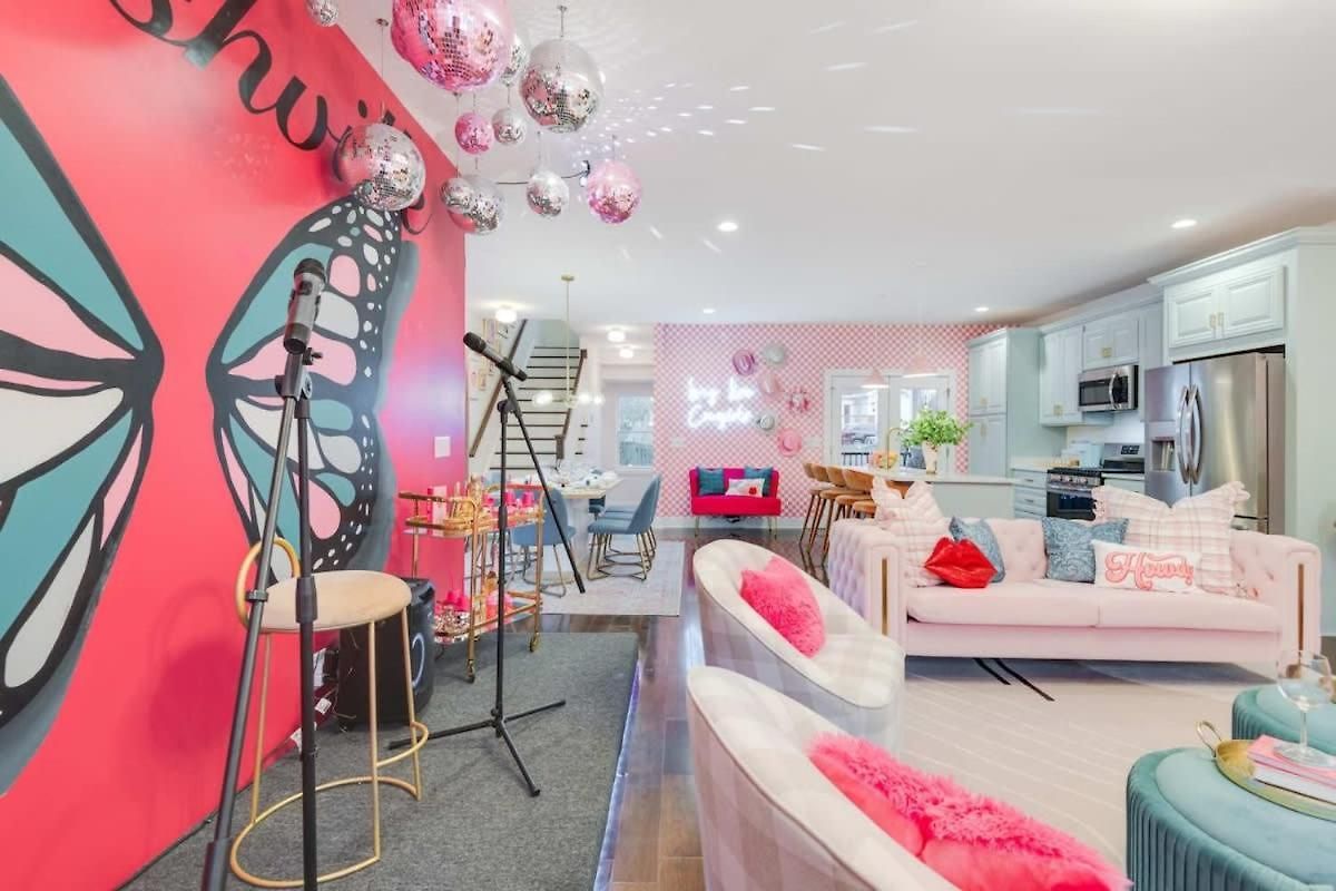 Butterfly Bnb~modern Luxury~giant Rooftop~9min Dt Holiday home