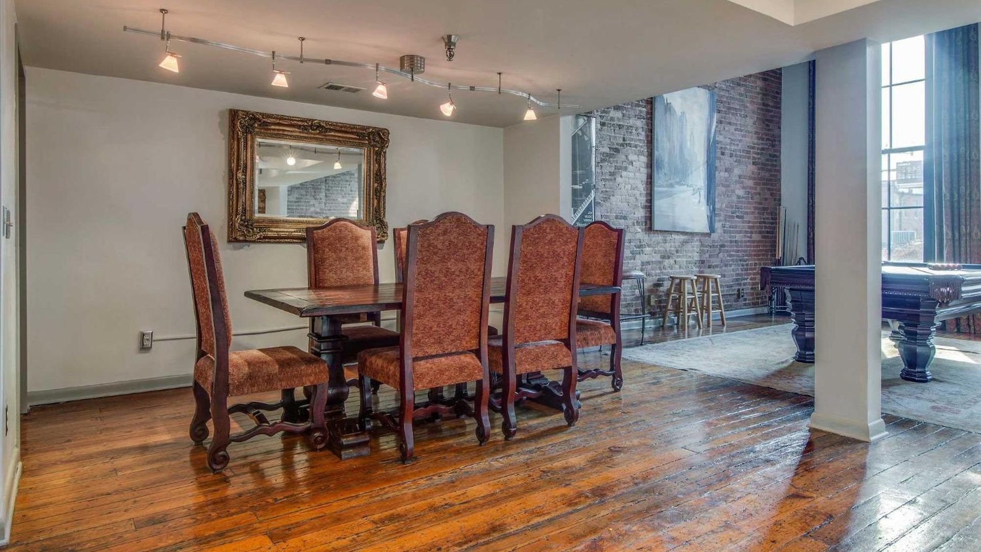 Riverfront Lofts Aparthotel