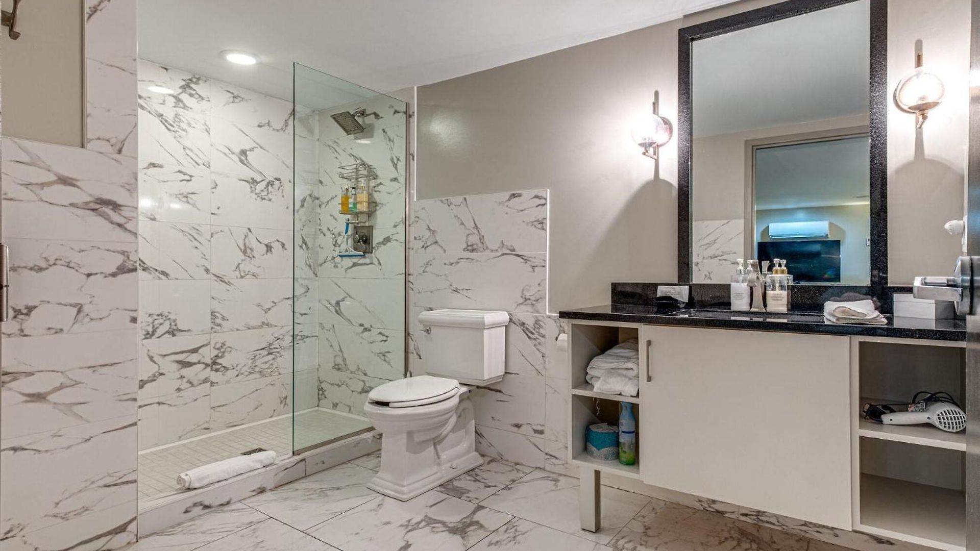 Riverfront Lofts 4*
