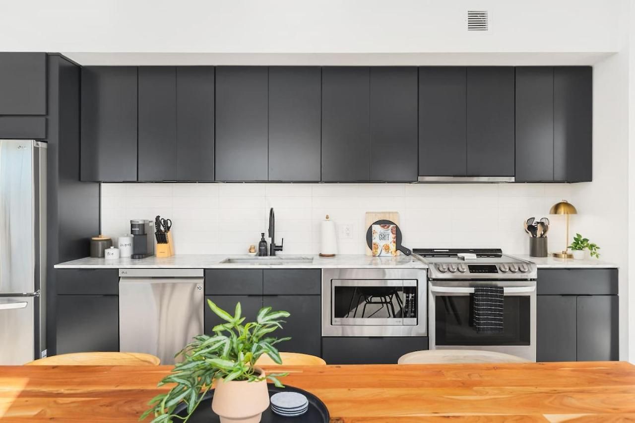 Penthouse On River With Garage And Patio, Walk Downtown * Nashville
