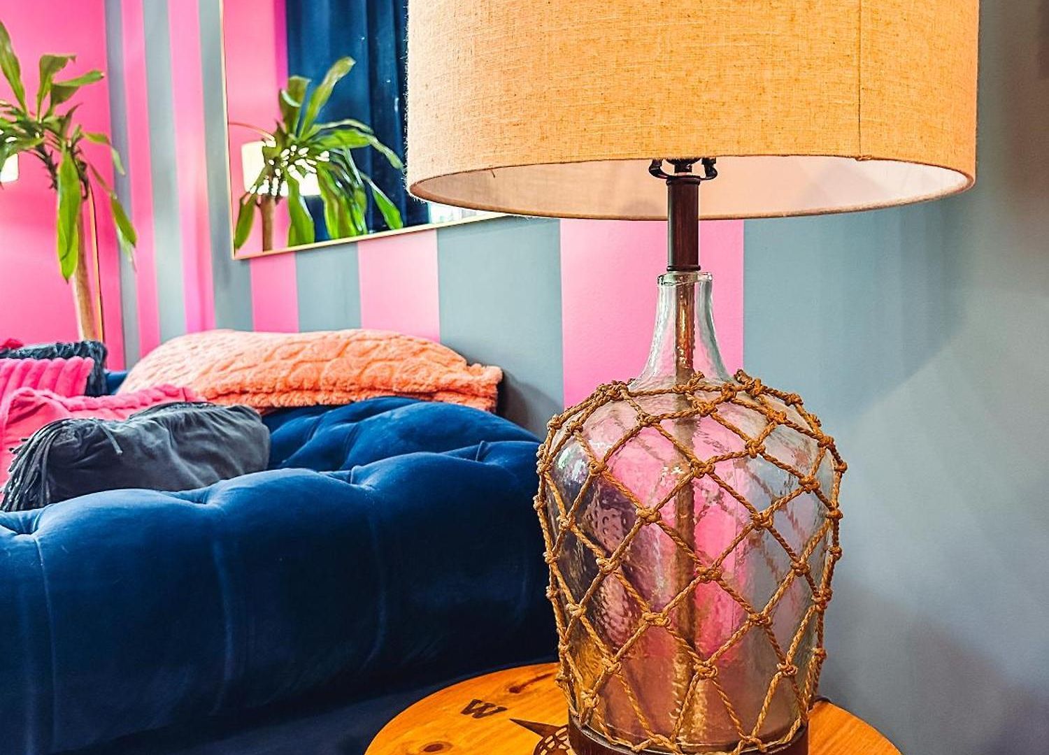 Dolly's Yacht Club - Cozy Retreat Near Broadway Nashville