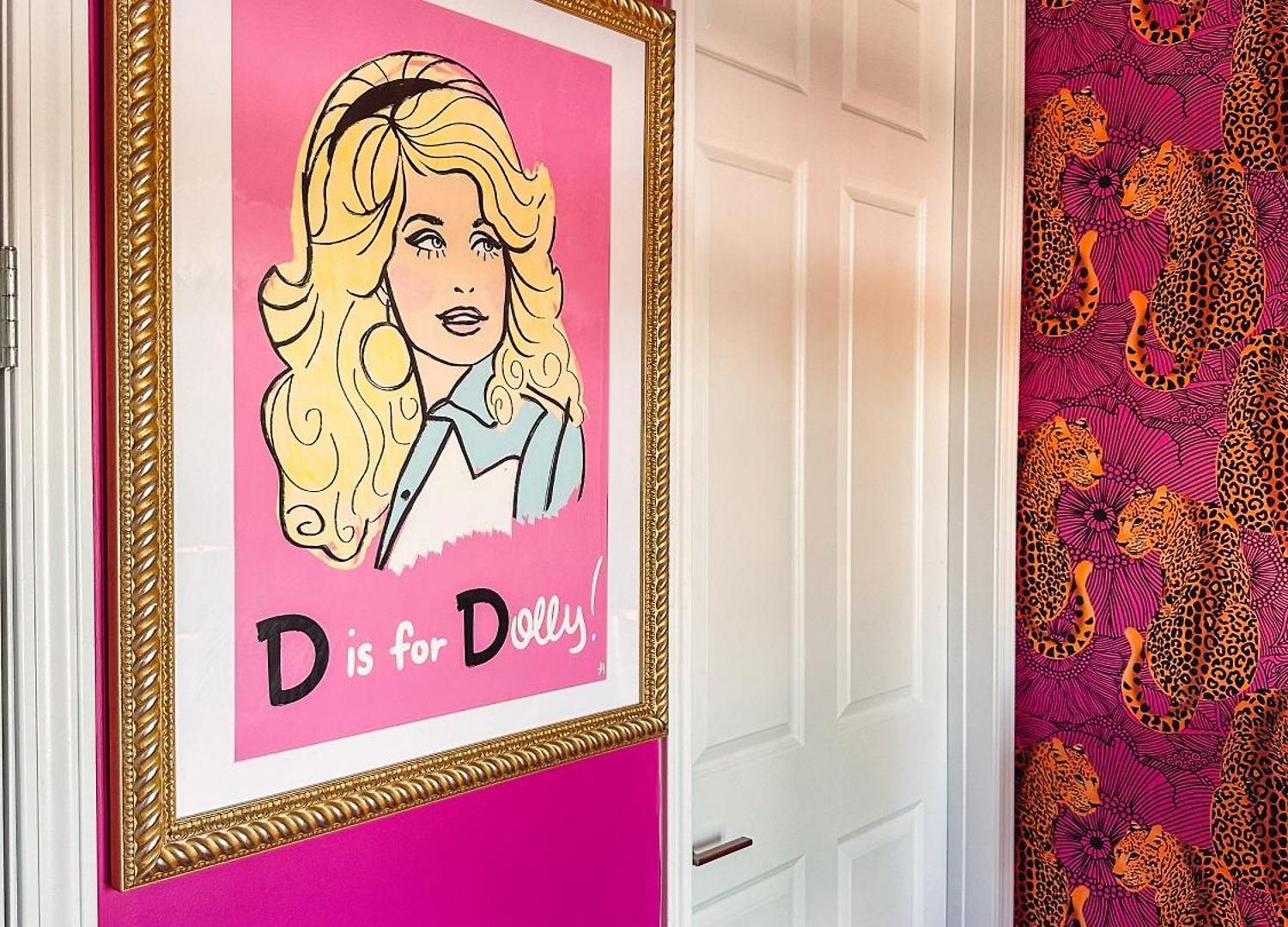 Dolly's Yacht Club - Cozy Retreat Near Broadway Holiday home