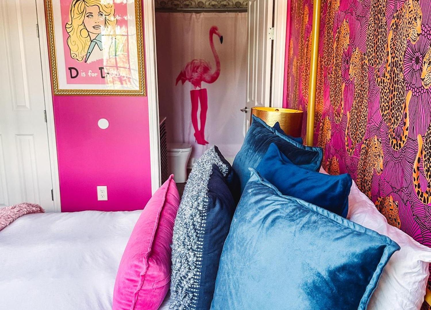Dolly's Yacht Club - Cozy Retreat Near Broadway Holiday home Nashville