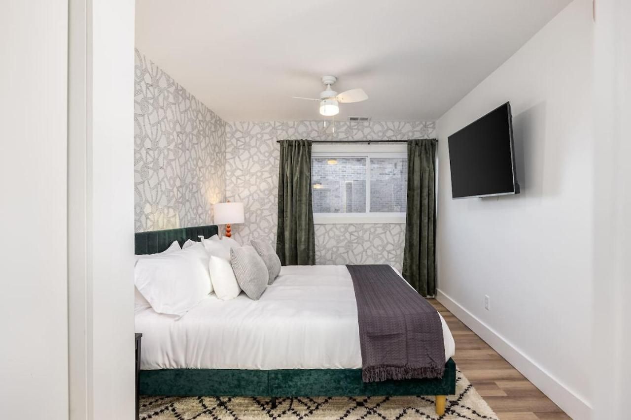 Apartment By Vanderbilt And Belmont, 3 Miles To Downtown & Free Parking *