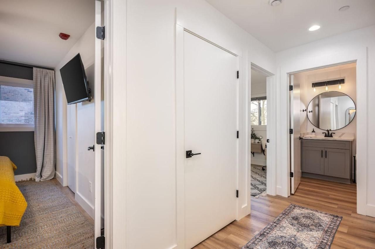 Apartment By Vanderbilt And Belmont, 3 Miles To Downtown & Free Parking