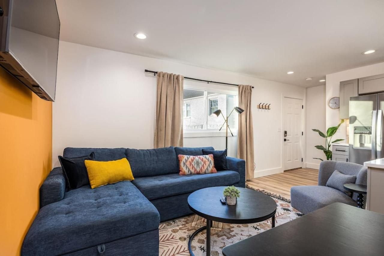 Apartment By Vanderbilt And Belmont, 3 Miles To Downtown & Free Parking