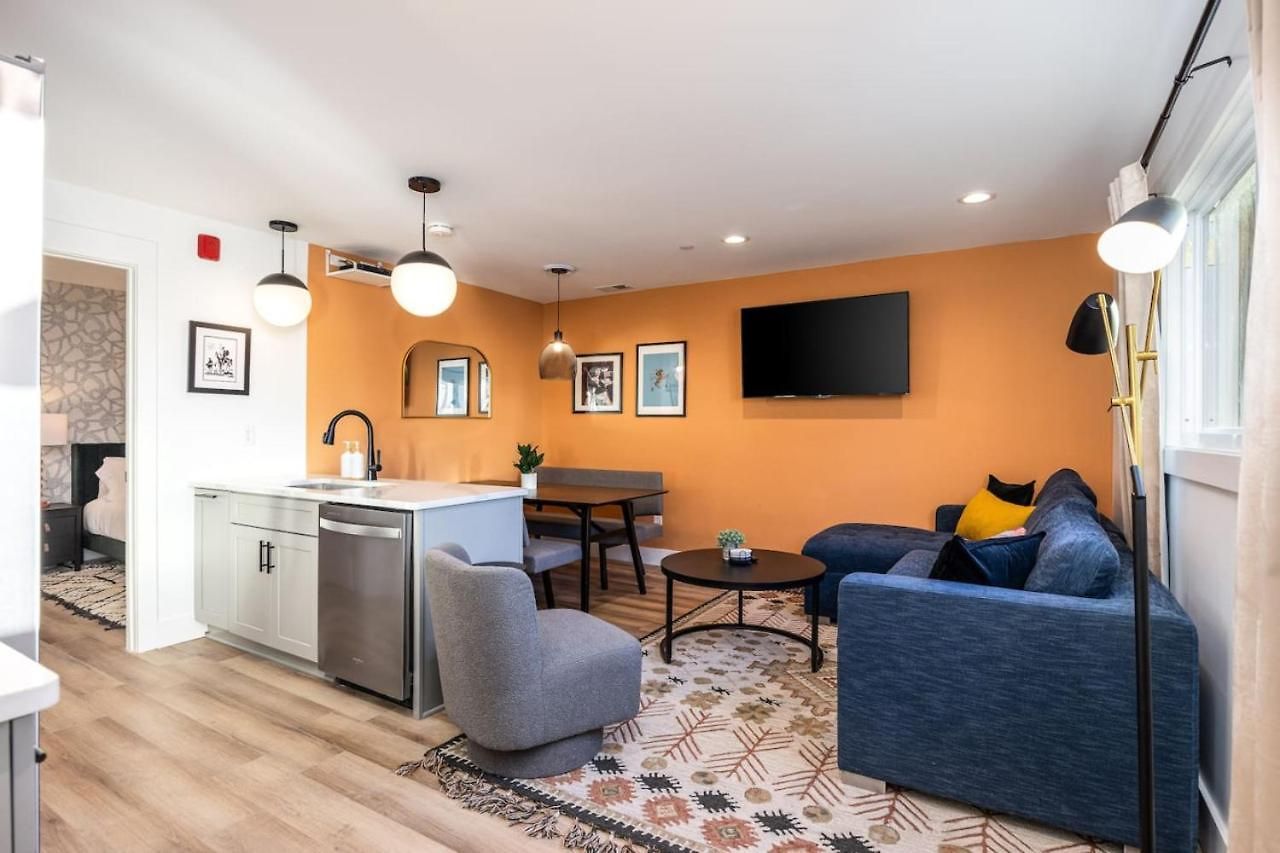 By Vanderbilt And Belmont, 3 Miles To Downtown & Free Parking Nashville