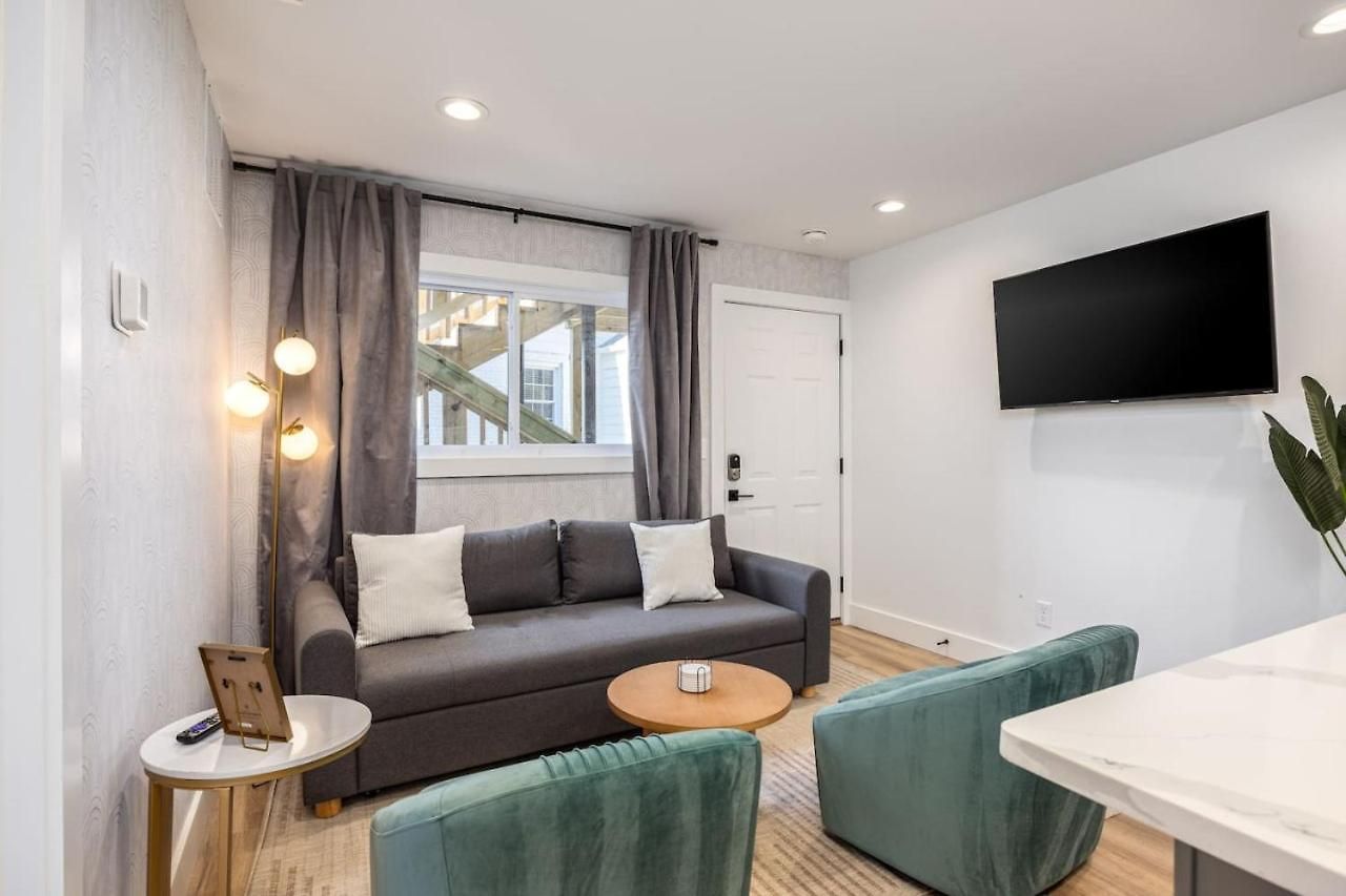 Apartment No Stairs By Vanderbilt And Belmont, 3 Miles To Downtown *
