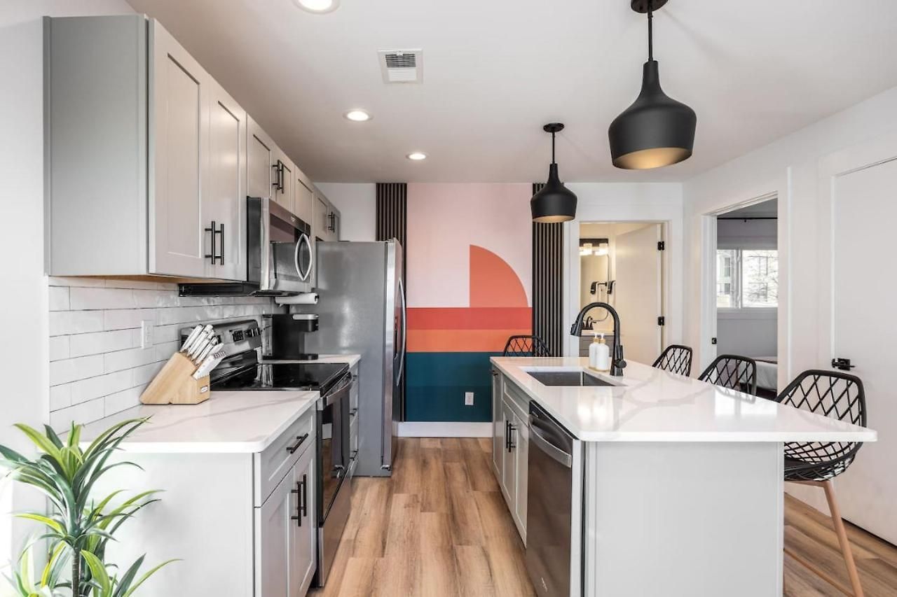 Walk To Hillsboro Village, Close To Vanderbilt, 3 Miles To Downtown Apartment