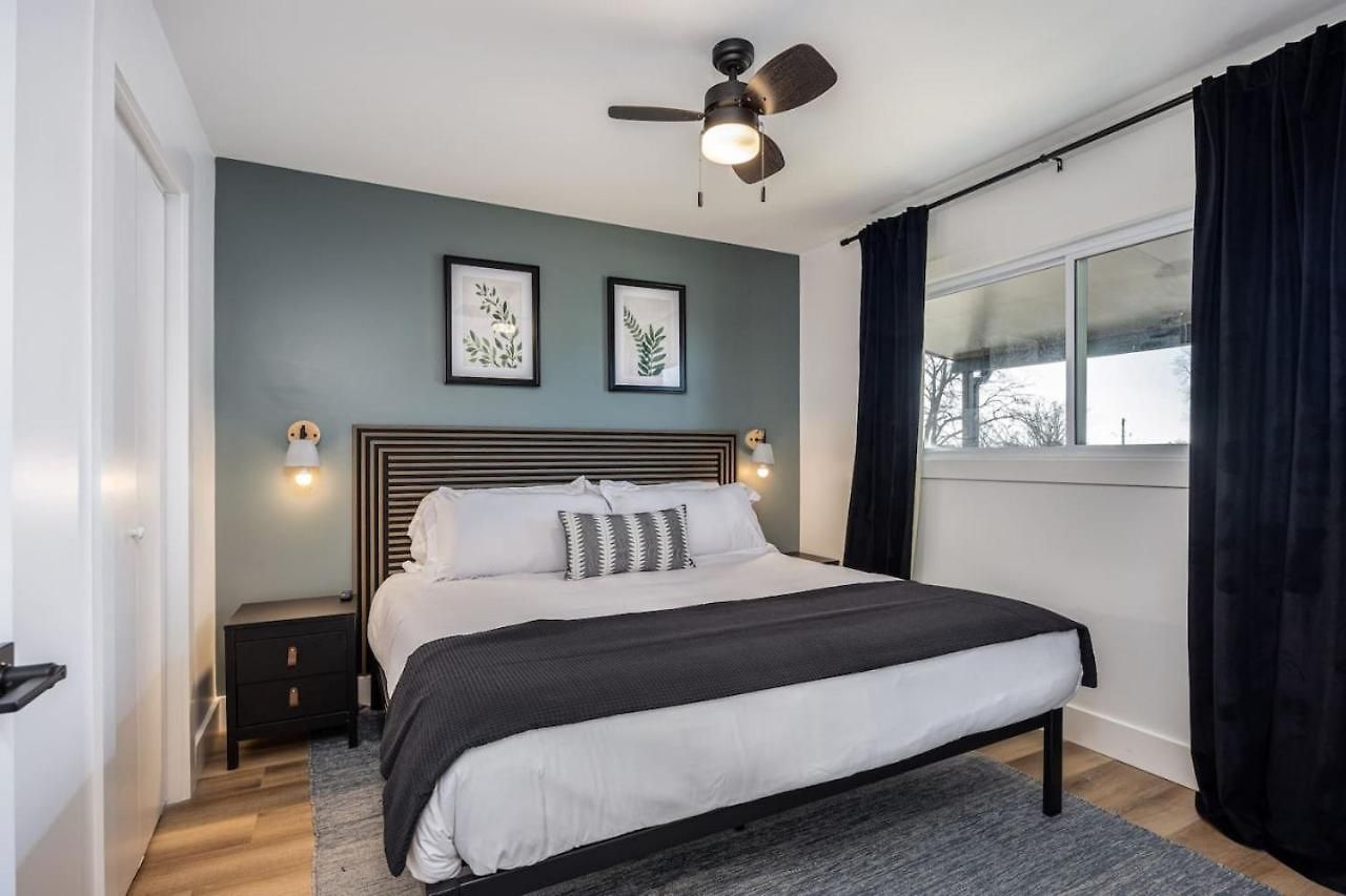 Apartment Walk To Restaurants From Condo, By Hospitals, 3 Miles To Downtown