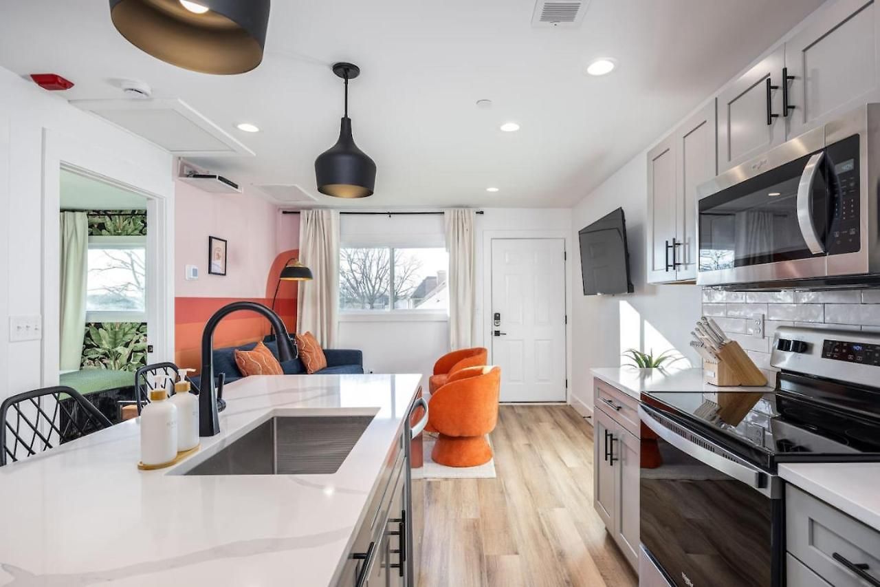 Walk To Hillsboro Village, Close To Vanderbilt, 3 Miles To Downtown Apartment *